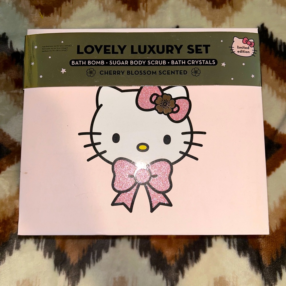 Hello Kitty Lovely Luxury Set Limited Edition (cherry blossom scented)